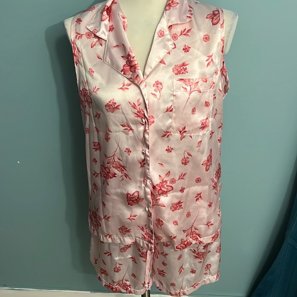Delicates women’s pink two-piece, nightwear size medium
